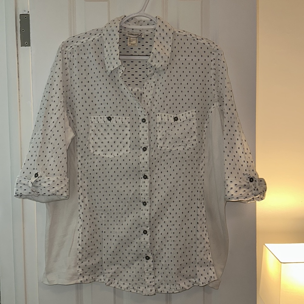 NWOT Collection L Button Top - Picture 2 of 10